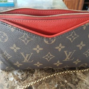 Athentic Louis Vuitton monogram purse
